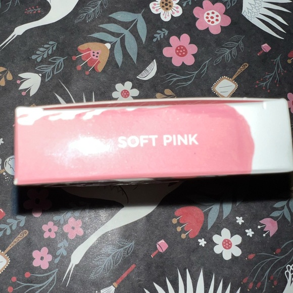 Dominique Cosmetics Bundle - Picture 8 of 12